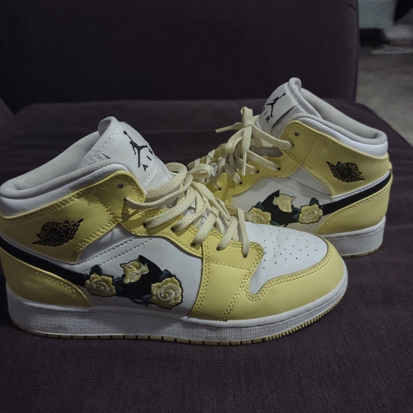 Nike Air Jordans - Picture 2 of 3